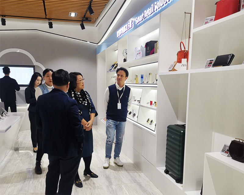 深圳擔保集團領導蒞臨指導工作,云里物里成績驕人備受肯定!